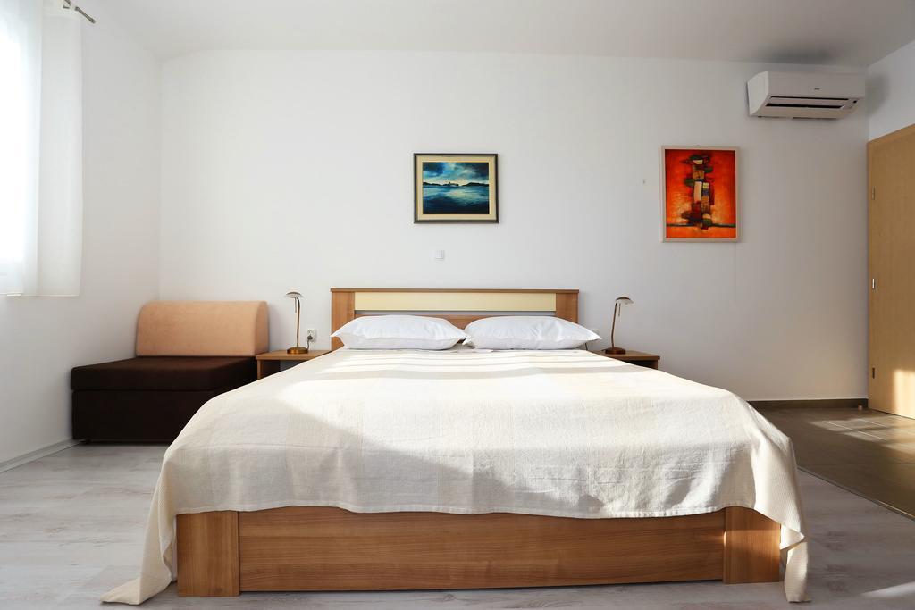 House Natali 70M From The Beach - Free Ev Top Up Rtina Eksteriør bilde