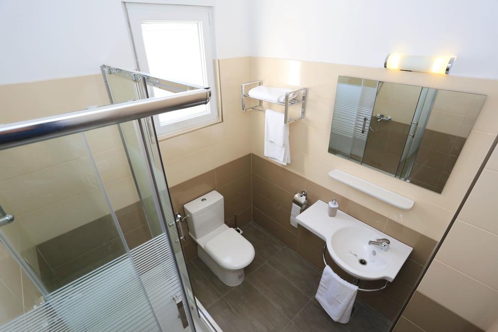 House Natali 70M From The Beach - Free Ev Top Up Rtina Eksteriør bilde
