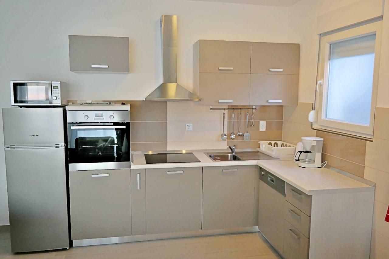 House Natali 70M From The Beach - Free Ev Top Up Rtina Eksteriør bilde